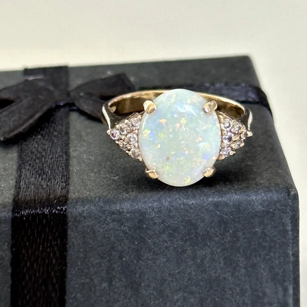 14K Yellow Gold White Fire Opal & Natural Diamonds Ladies Band Ring Size 6.5
